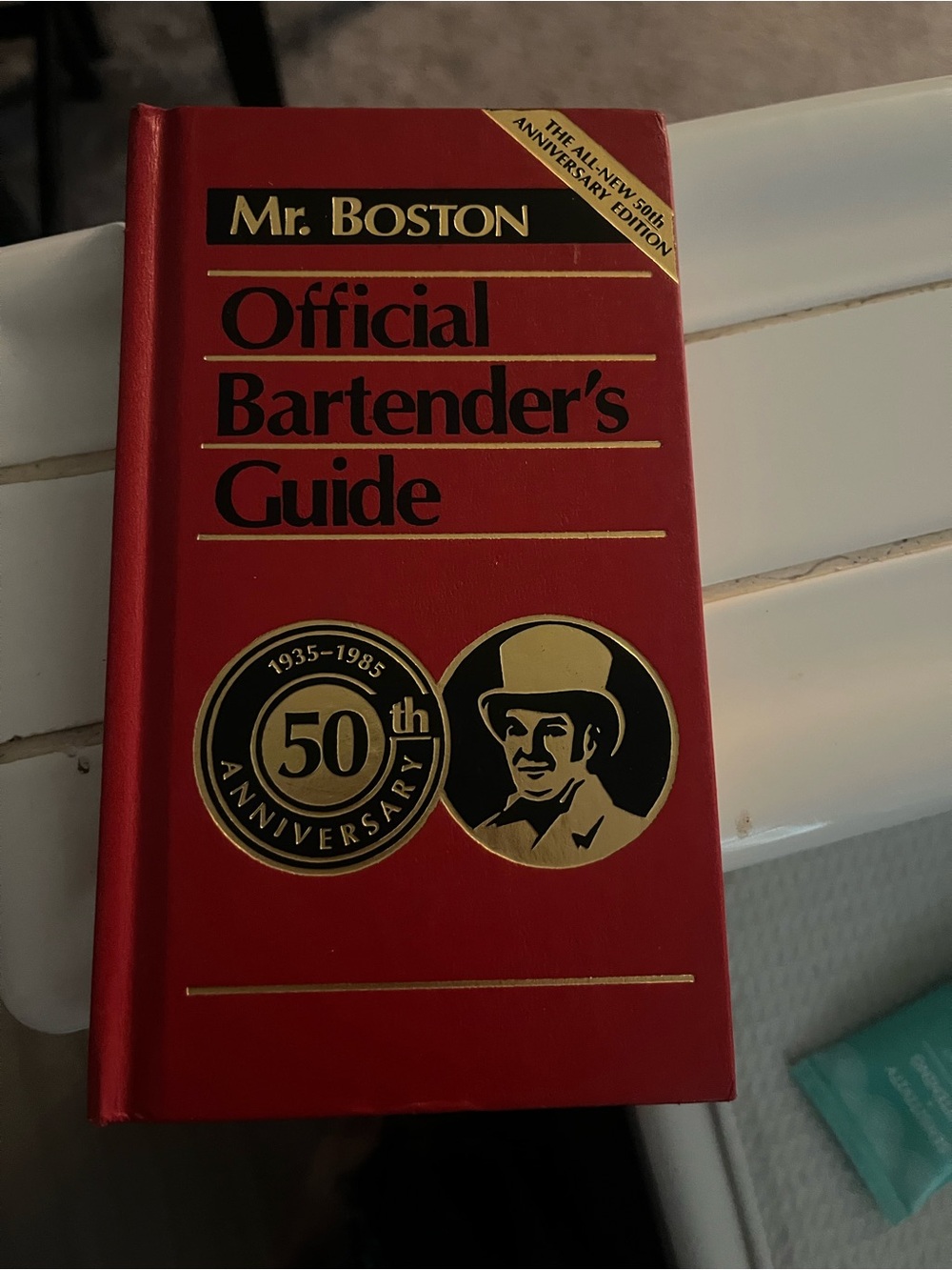 Official Bartender's Guide - Red